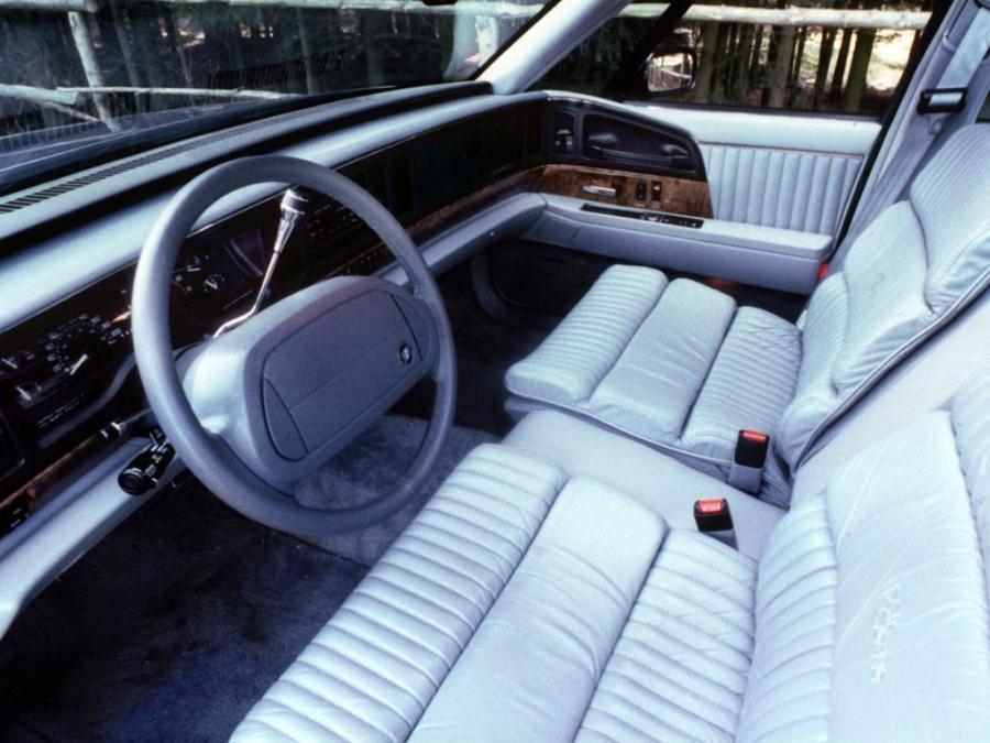 Интерьер Buick Park Avenue 1991 года  (фото 7 из 25)